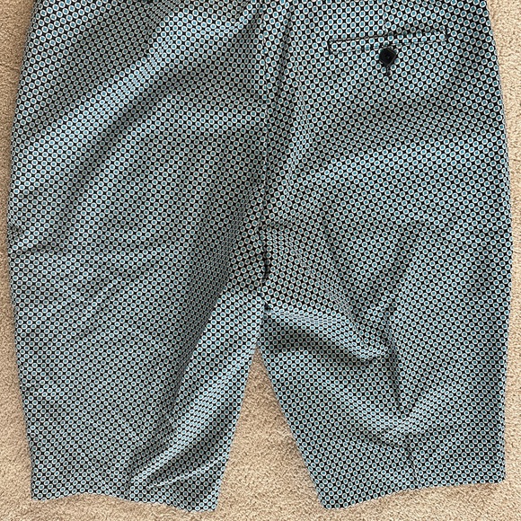 EP Pro Bermuda Shorts with Structured Fit - Picture 5 of 9